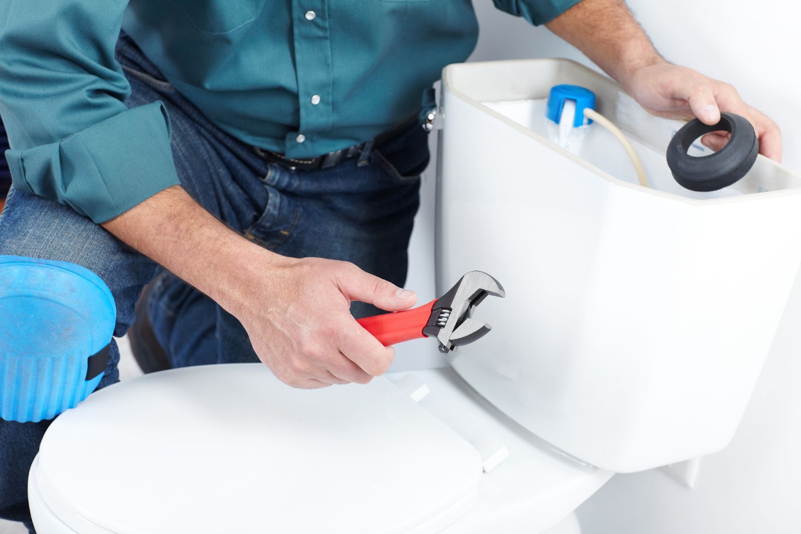 toilet plumber repair