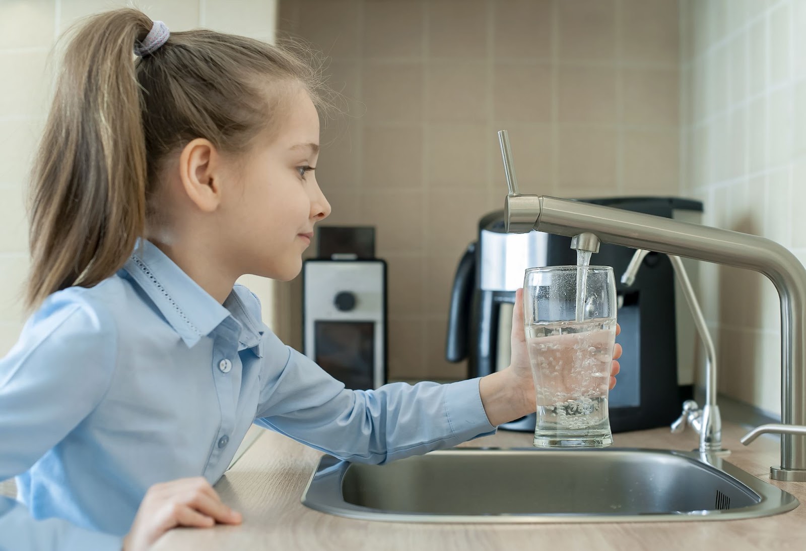 touch vs touchless faucets